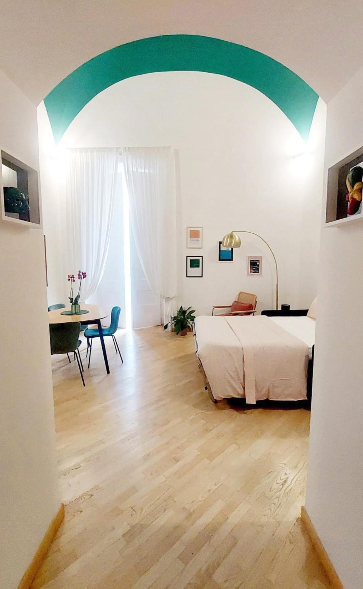 Maison In Centro Naples Luaran gambar